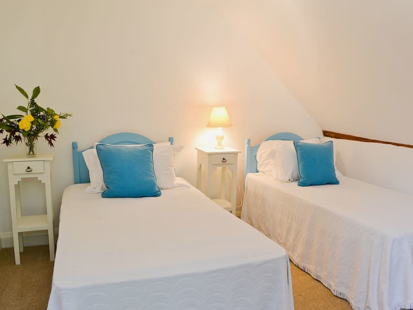 Twin bedroom | Priory Barn, Hildenborough, nr. Tonbridge
