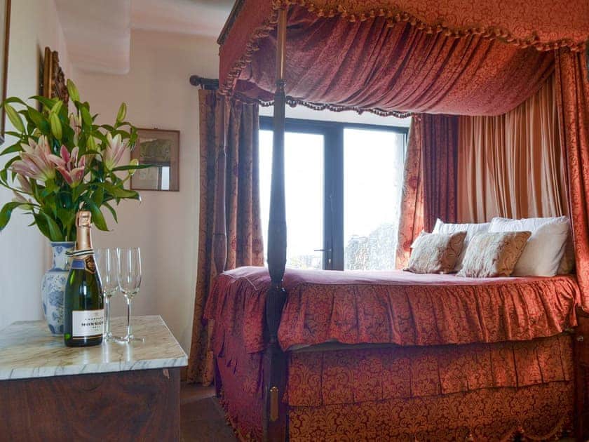 Elegant four poster bedroom | The Granary - High Thorn Farm Cottages, Selside near Kendal