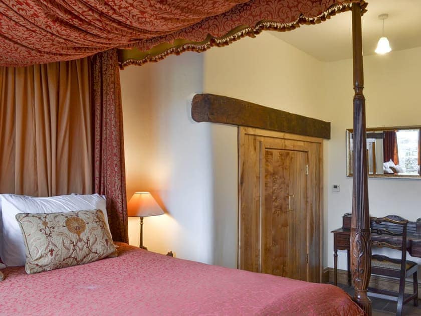 Dressing area within four poster bedroom | The Granary - High Thorn Farm Cottages, Selside near Kendal