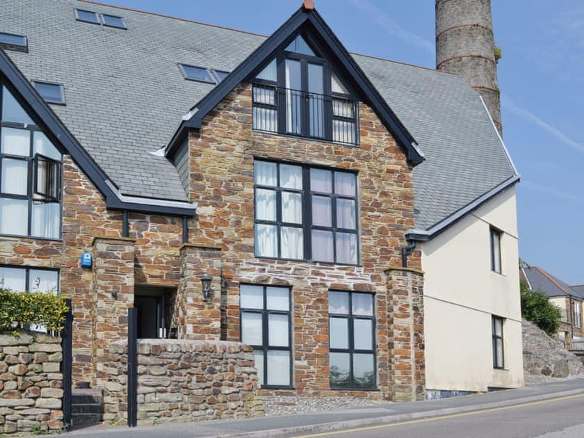 Proximity to road | Linhay Apartment, St Austell