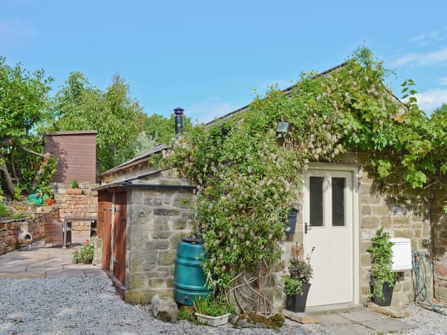 Mulberry Cottage Ref 30334 In Ashover Near Matlock Derbyshire