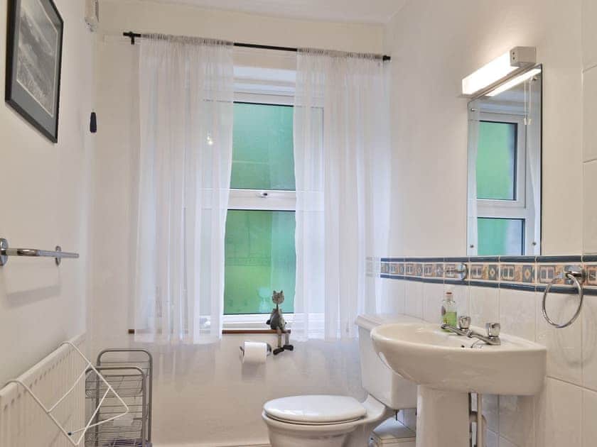 Bathroom | Bobbin Cottage, Keswick