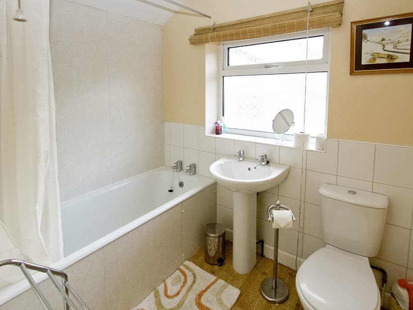Bathroom | Bridge Cottage, Braithwaite