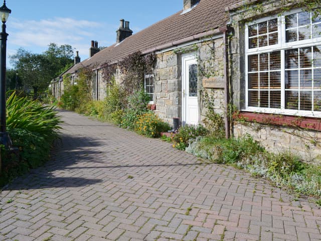 Gordons Hall Cottage Ref Syyr In Carnbee Near Anstruther Fife