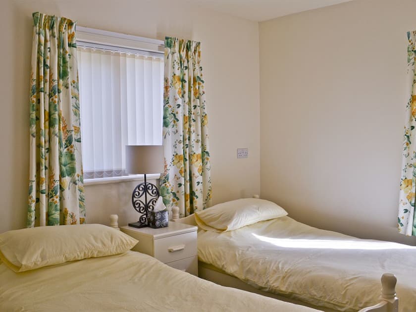 Twin bedroom | Riverbank Cottage, Althorpe, nr. Scunthorpe
