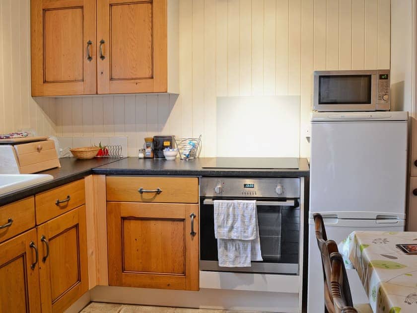 Kitchen | The Wheelwrights Post - Walnut Tree Cottage, Burgate, nr. Fordingbridge