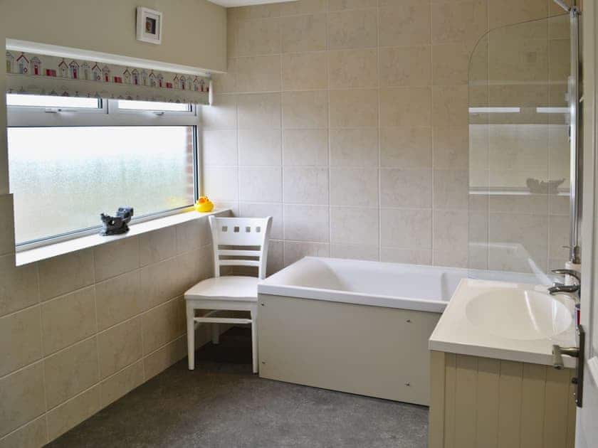 Bathroom | St Anne’s Cottages - Magnolia, Chickerell, nr. Weymouth