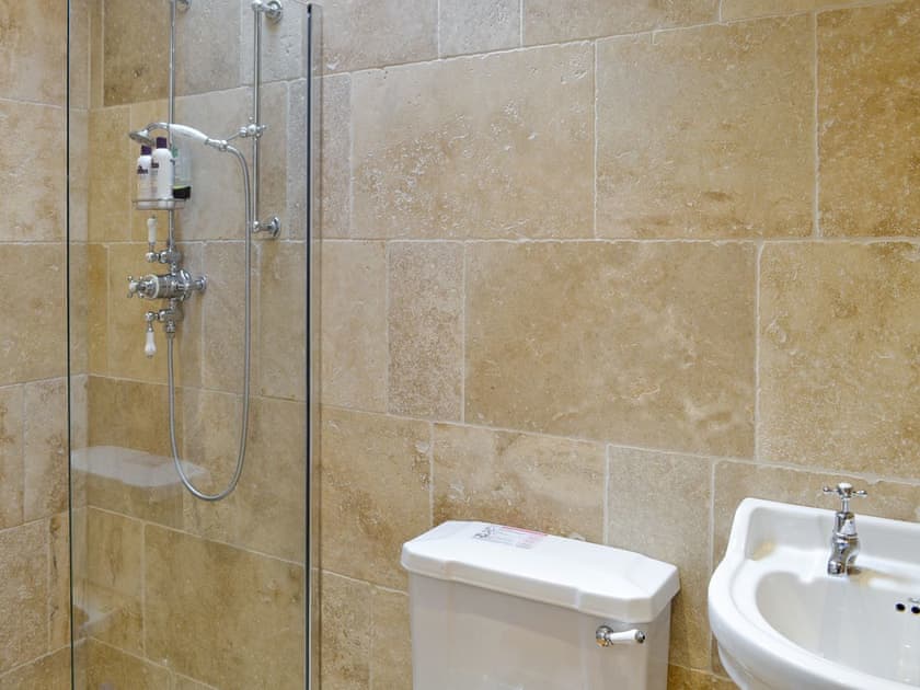En-suite | No 1 Swallowholm Cottages, Arkengarthdale