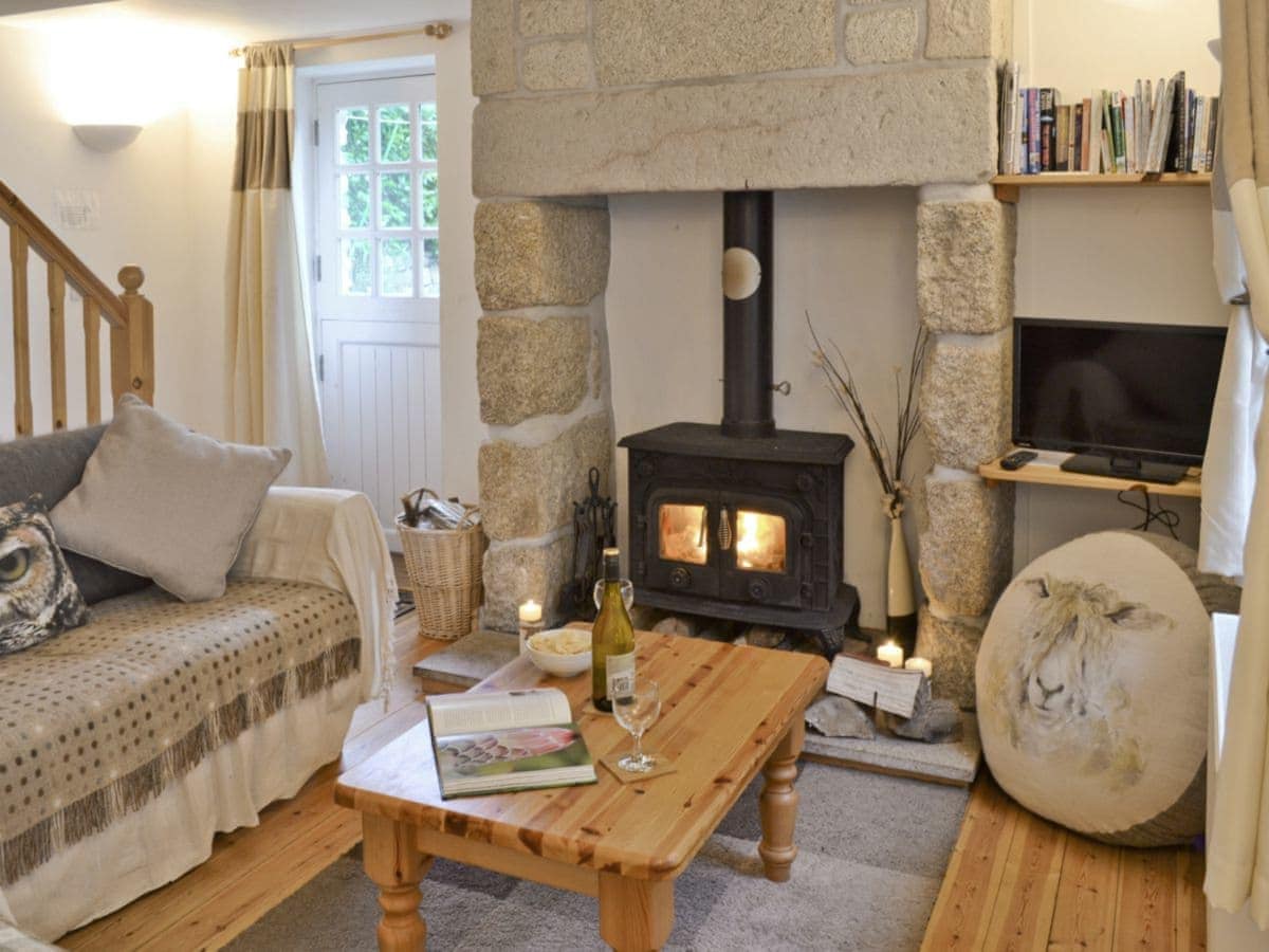 Meadow Cottage Ref 30437 In Tregeseal Near St Just Cornwall