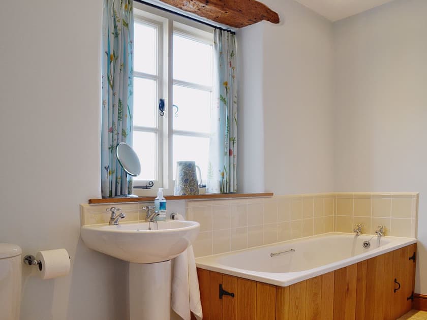 Bathroom | Lantern Cottage, Longborough