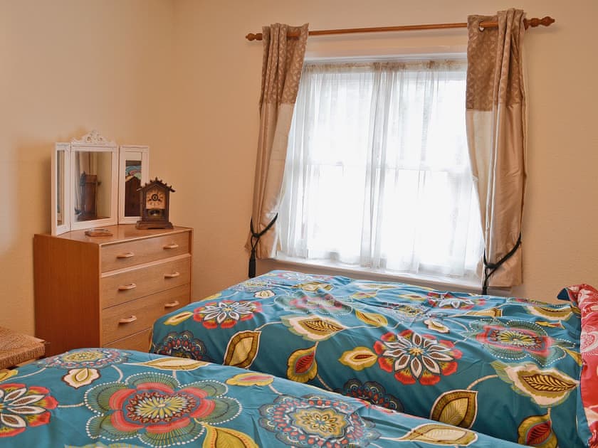 Twin bedroom | Bert’s Cottage, Fordingbridge