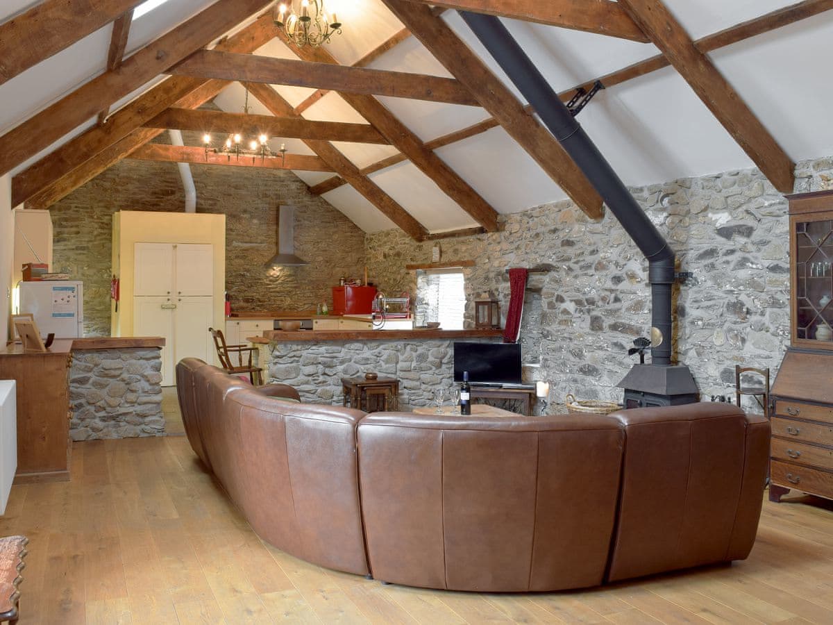 Upper Farms Barns - Swallow Lodge - Holiday Lodge in South Wales - Image 2