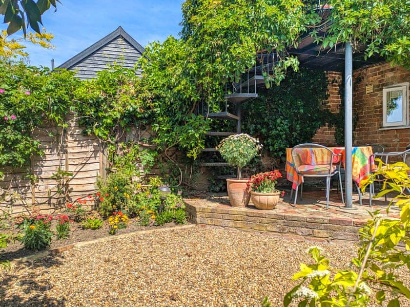 Enclosed Garden Area | Dove Cottage - Wissett Place Cottages, Halesworth