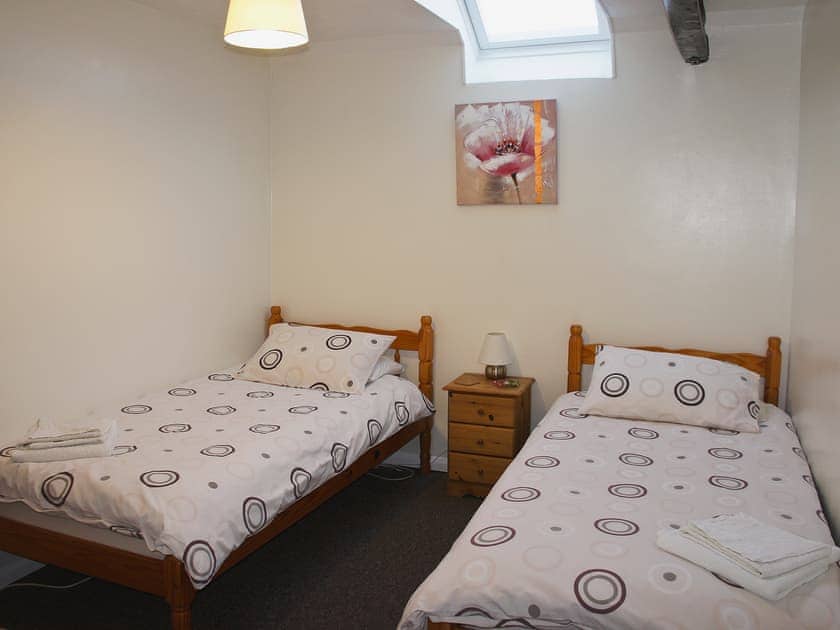 Twin bedroom | Riverton Lakes and Holiday Cottages - Kingfisher, Swimbridge, nr. Barnstaple