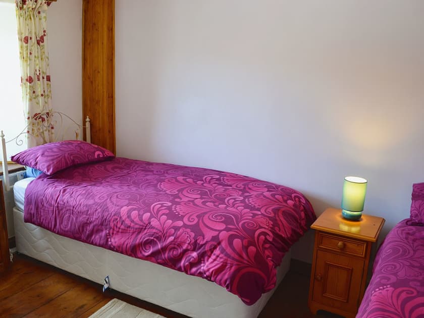 Twin bedroom | Trecarne Cottage, St Cleer, nr. Liskeard