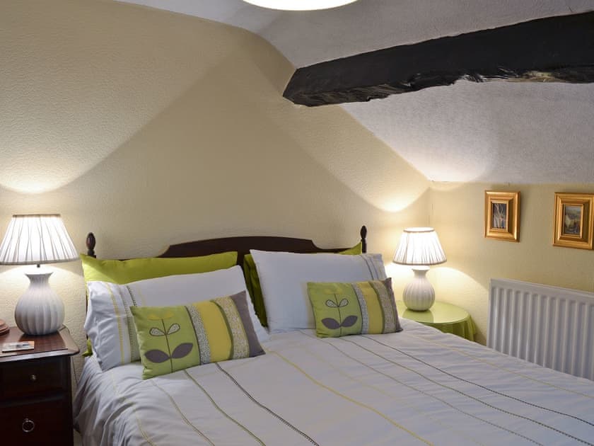 Double bedroom with king size bed | Tom’s Cottage, Dalton-in-Furness