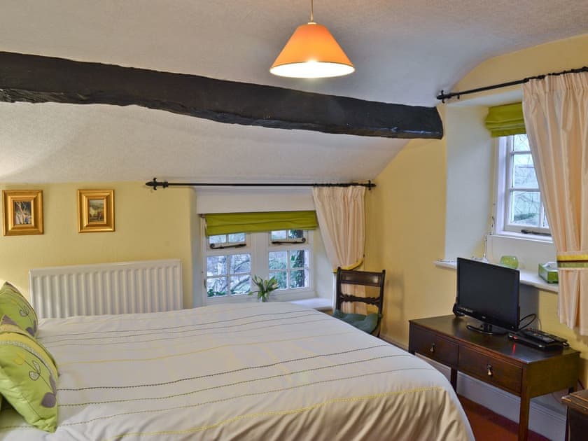 Double bedroom with king size bed | Tom’s Cottage, Dalton-in-Furness