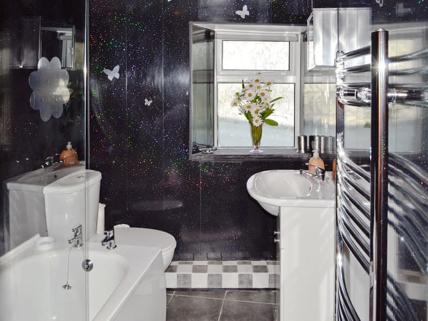 Shower room | Trecarne Cottage, St Cleer, nr. Liskeard