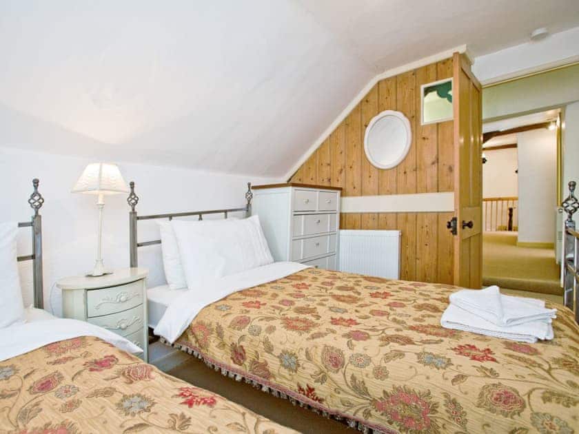 Twin bedroom | The Boot, Dulverton
