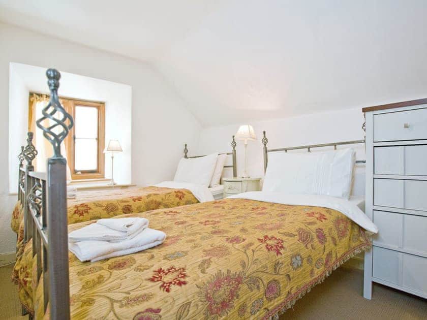 Twin bedroom | The Boot, Dulverton