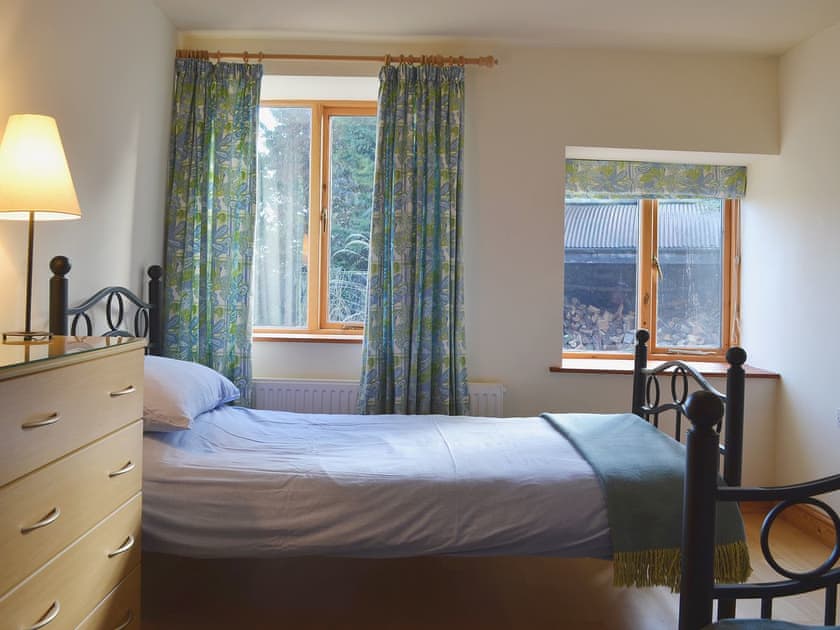 Twin bedroom | Parc Uchaf Cottages - Granary Cottage, Oswestry