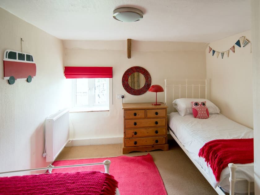 Twin bedroom | Court Farm Holidays - Fuchsia, Marhamchurch, nr. Bude
