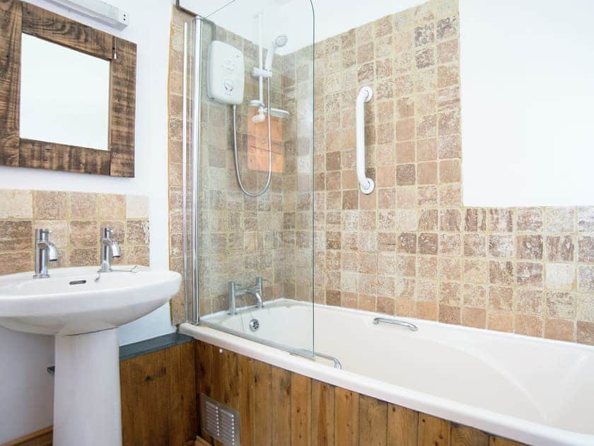 Bathroom | Court Farm Holidays - Hayloft, Marhamchurch, nr. Bude