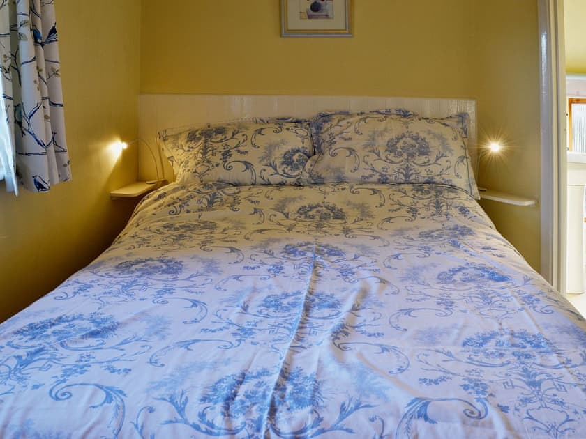 Double bedroom | Waxway Farm Cottages - Bats Cottage, Ottery St Mary