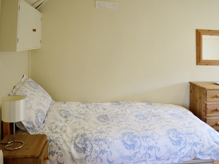 Twin bedroom | Waxway Farm Cottages - Bats Cottage, Ottery St Mary