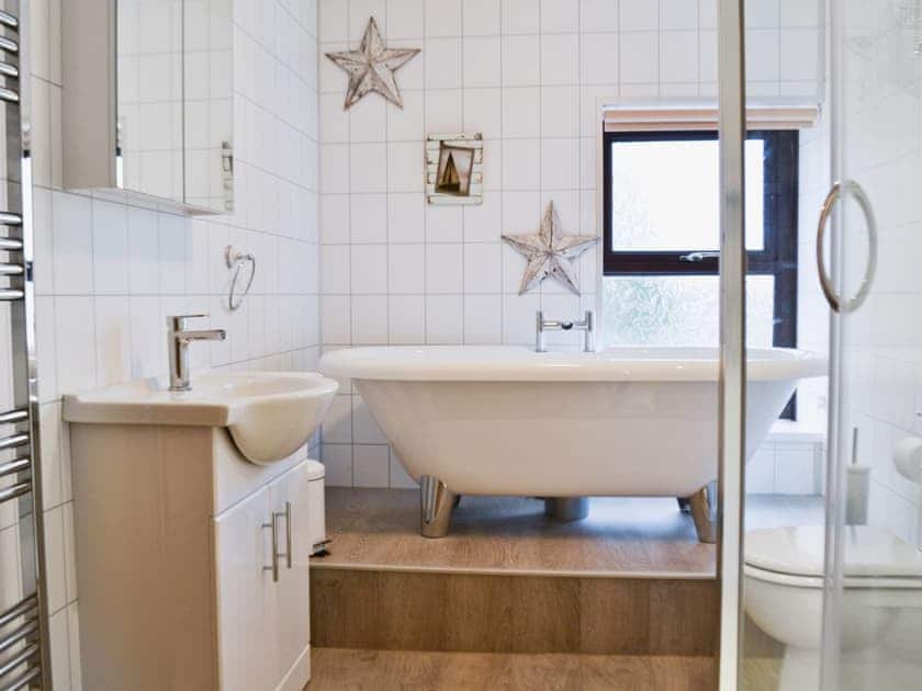 Bathroom | Ysgubor Wen, Burry Port, nr. Llanelli