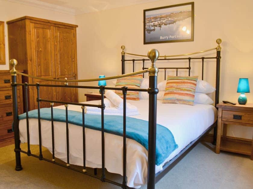 Double bedroom | Ysgubor Wen, Burry Port, nr. Llanelli