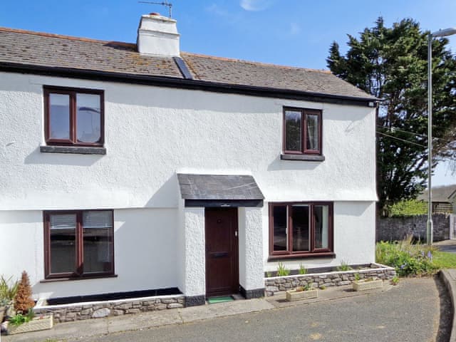 Halfway House Ref 30882 In Brixham Devon Cottages Com