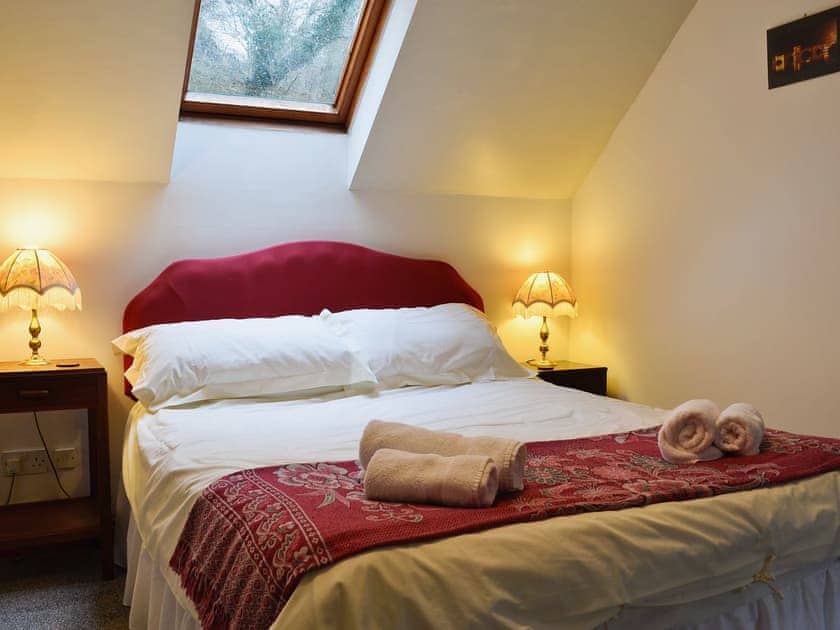Double bedroom | Erw Goed Hen Feudy, Arthog, nr. Dolgellau