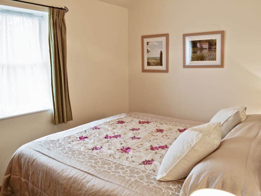 Double bedroom | Jasmine Cottage, Sturminster Newton