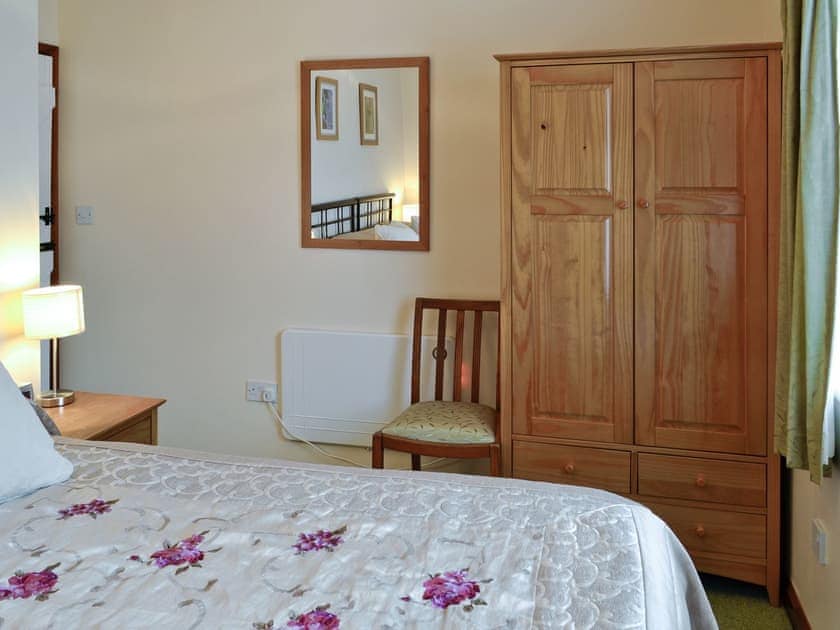 Double bedroom | Jasmine Cottage, Sturminster Newton