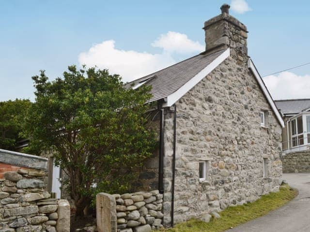 Dyserth Ref 31052 In Aberdesach Near Caernarfon Gwynedd