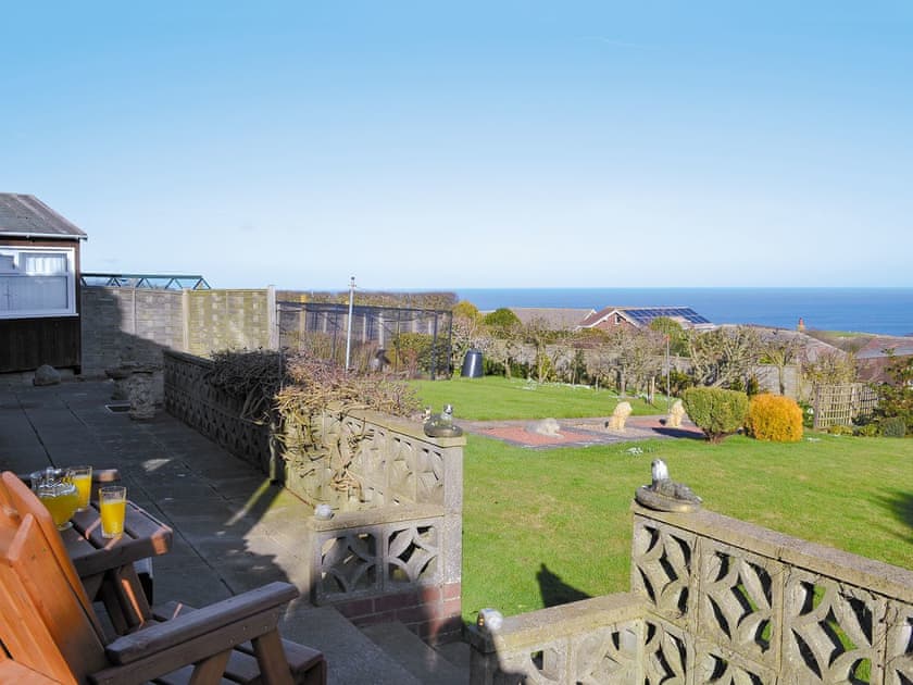 Sitting-out-area | Sylverda, Scarborough