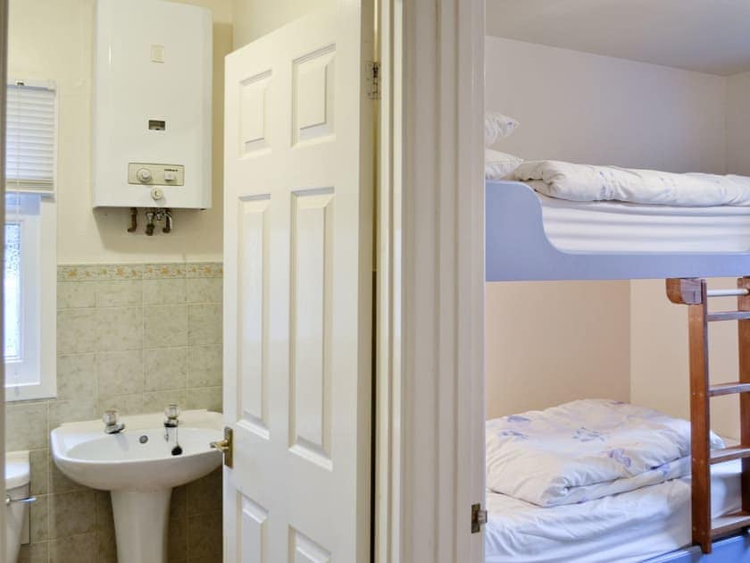 Bathroom and bunk room | Periton Park Court - Willow Lodge, Minehead