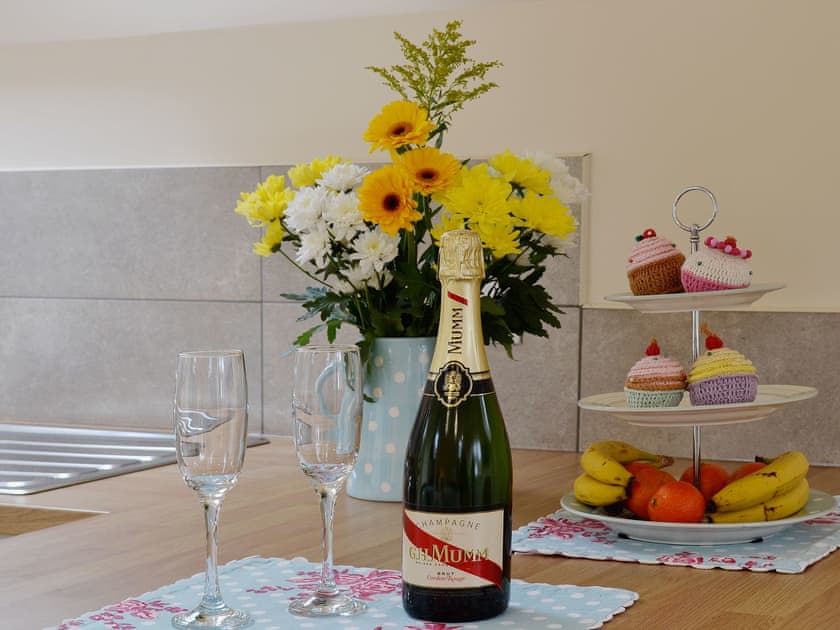 Studio dining area | Magpies’ Nest, Horrabridge, nr. Yelverton