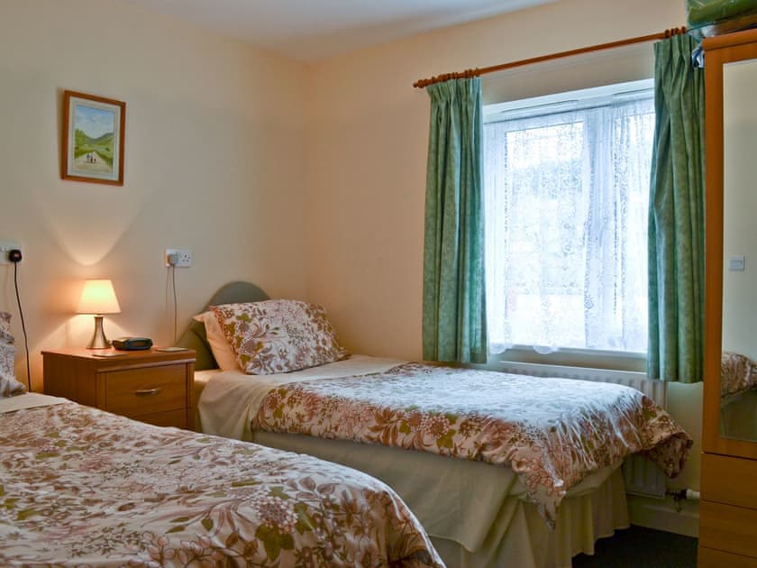 Twin bedroom | Madog’s Wells - Blackbird Cottage, Llanfair Caereinion, nr. Welshpool