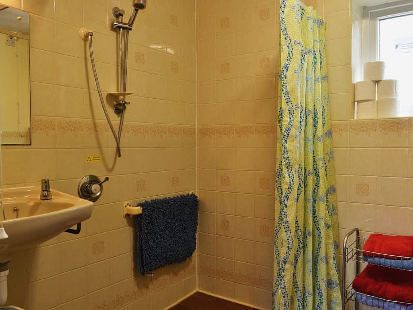 Shower room | Madog’s Wells - Wrens Nest, Llanfair Caereinion, nr. Welshpool