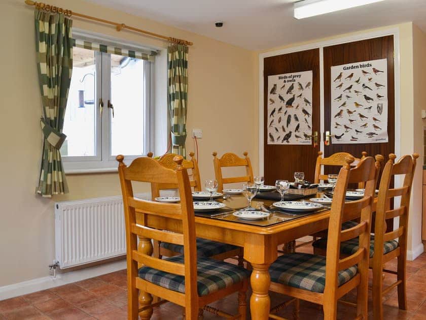 Kitchen/diner | Madog’s Wells - Swallow Cottage, Llanfair Caereinion, nr. Welshpool