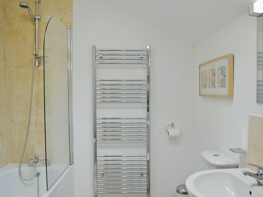 Bathroom | Hendrelas Farm - Ysgubor, Rhos, nr. Pontardawe