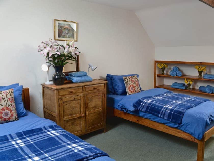 Twin bedroom | Wheeldon Farm Adventure Cottages - Poppy, Halwell, nr. Totnes