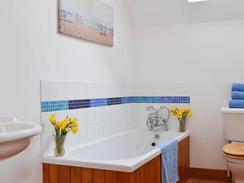 Bathroom | Wheeldon Farm Adventure Cottages - Poppy, Halwell, nr. Totnes