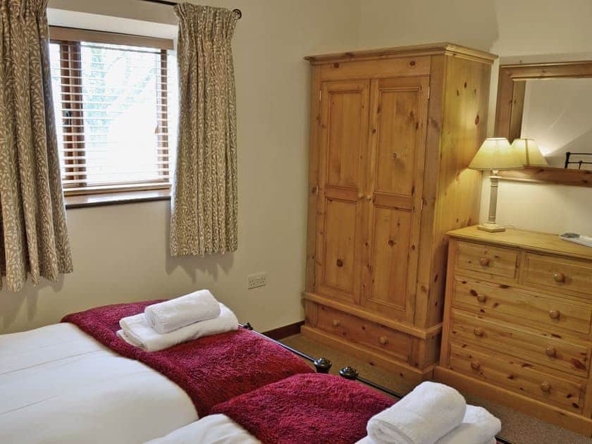Twin bedroom | Oak Tree Cottage, Kirkbymoorside