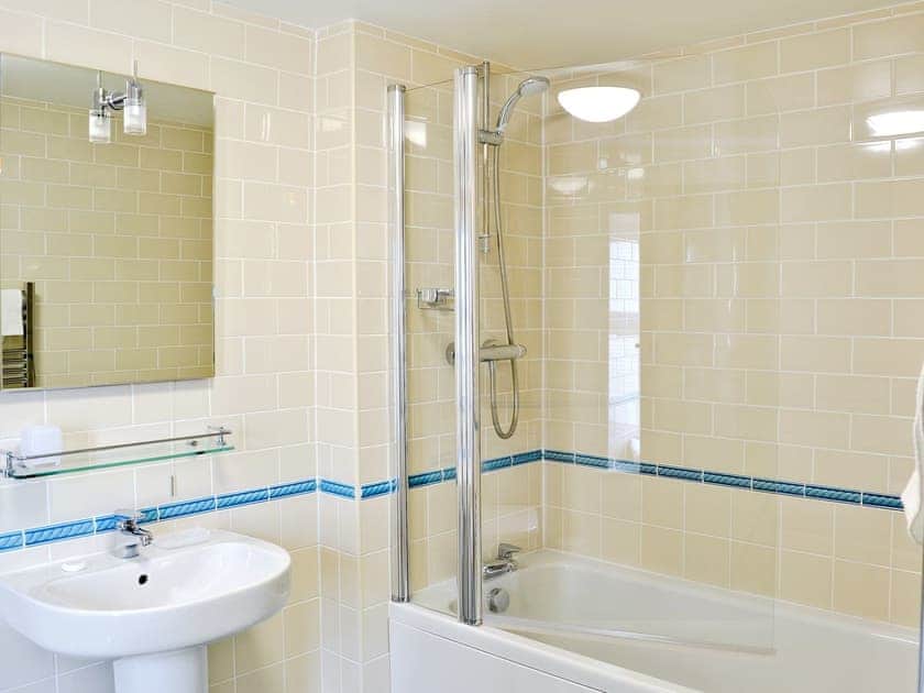 Bathroom | Jackdaw Cottage, Ambleside