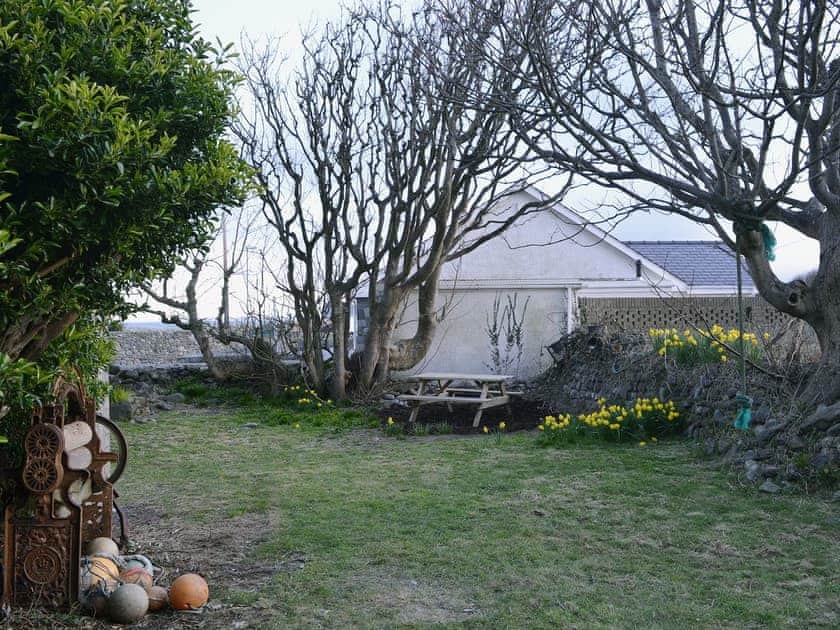 Sitting-out-area | Dyserth, Aberdesach, nr. Caernarfon
