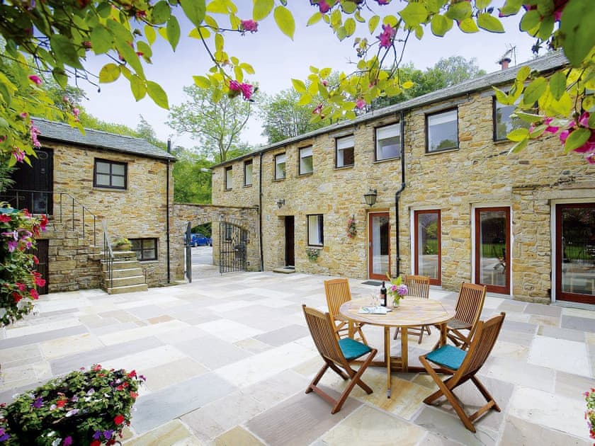 Courtyard | Wolfen Mill Country Retreats - Curlews Nest, Chipping, nr. Clitheroe
