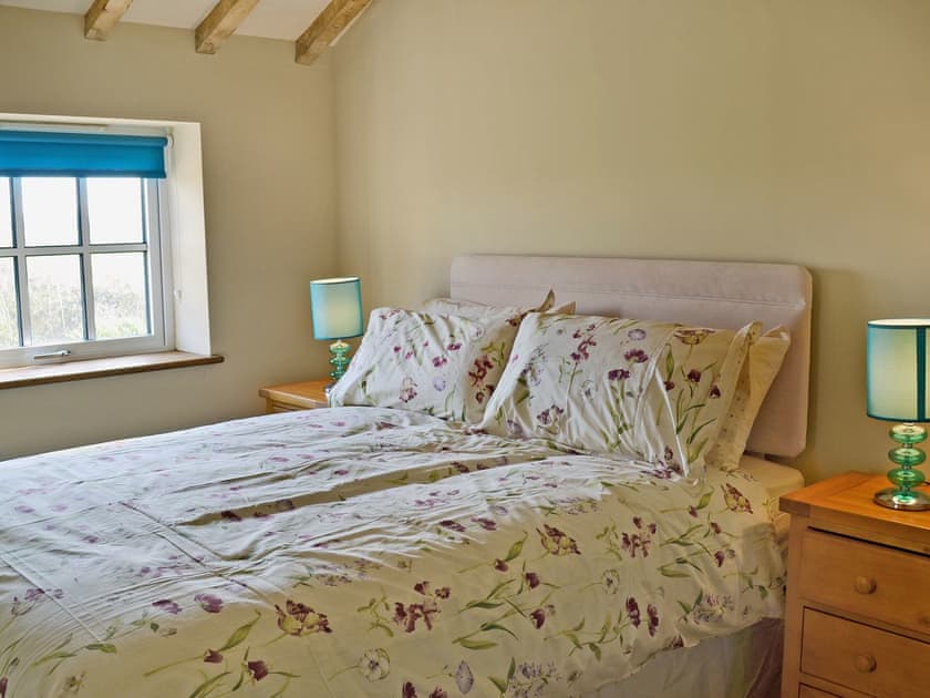 Double bedroom | Honeypot Cottage, Metfield, nr. Harleston